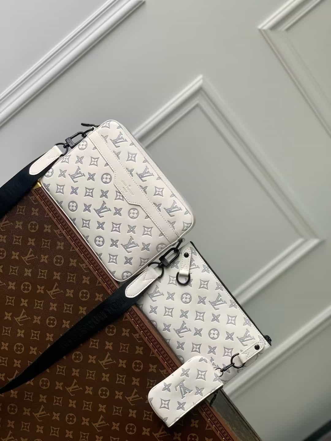Louis Vuitton Trio Messenger Bag - White